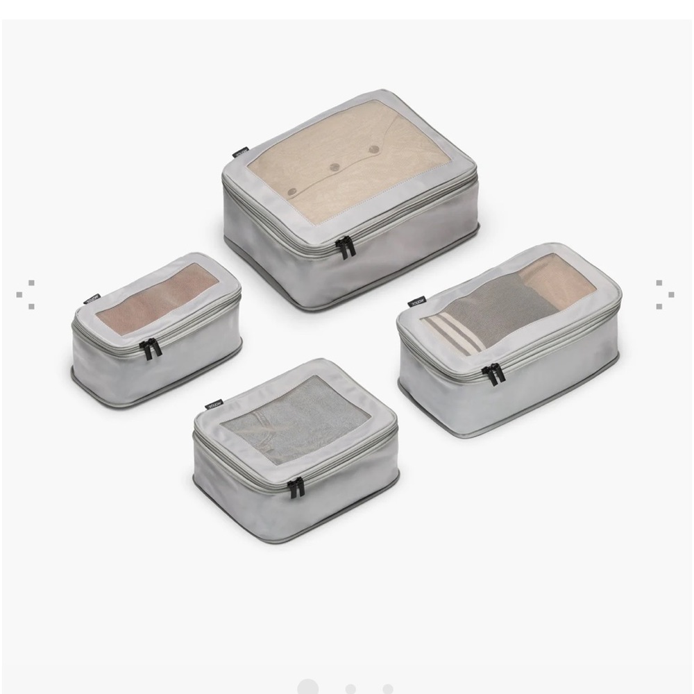 NWT Monos compressible packing cubes set of 4